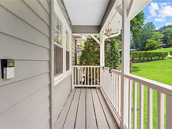 4th image of 204 Bascomb Ln