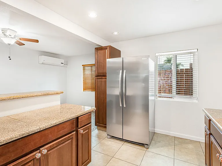 14993 Yucca Ave — Photo 4
