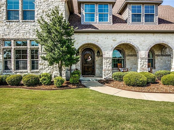 2nd image of 609 Willow Springs Dr