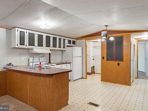4th image of 37154 Mississippi Dr