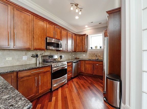 4th image of 4809 N California Ave #2E