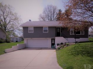1114 Clearview Dr, Oskaloosa, IA 52577