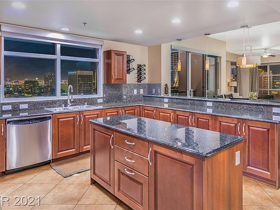 4th image of 150 Las Vegas Blvd N Unit 1807