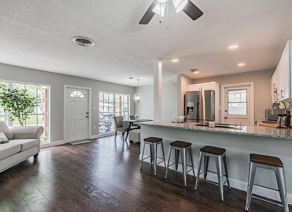 3rd image of 10235 N Valle Dr