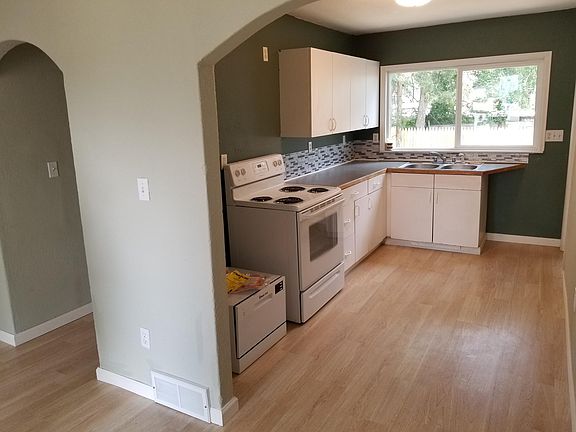 2nd image of 513 17th St APT A