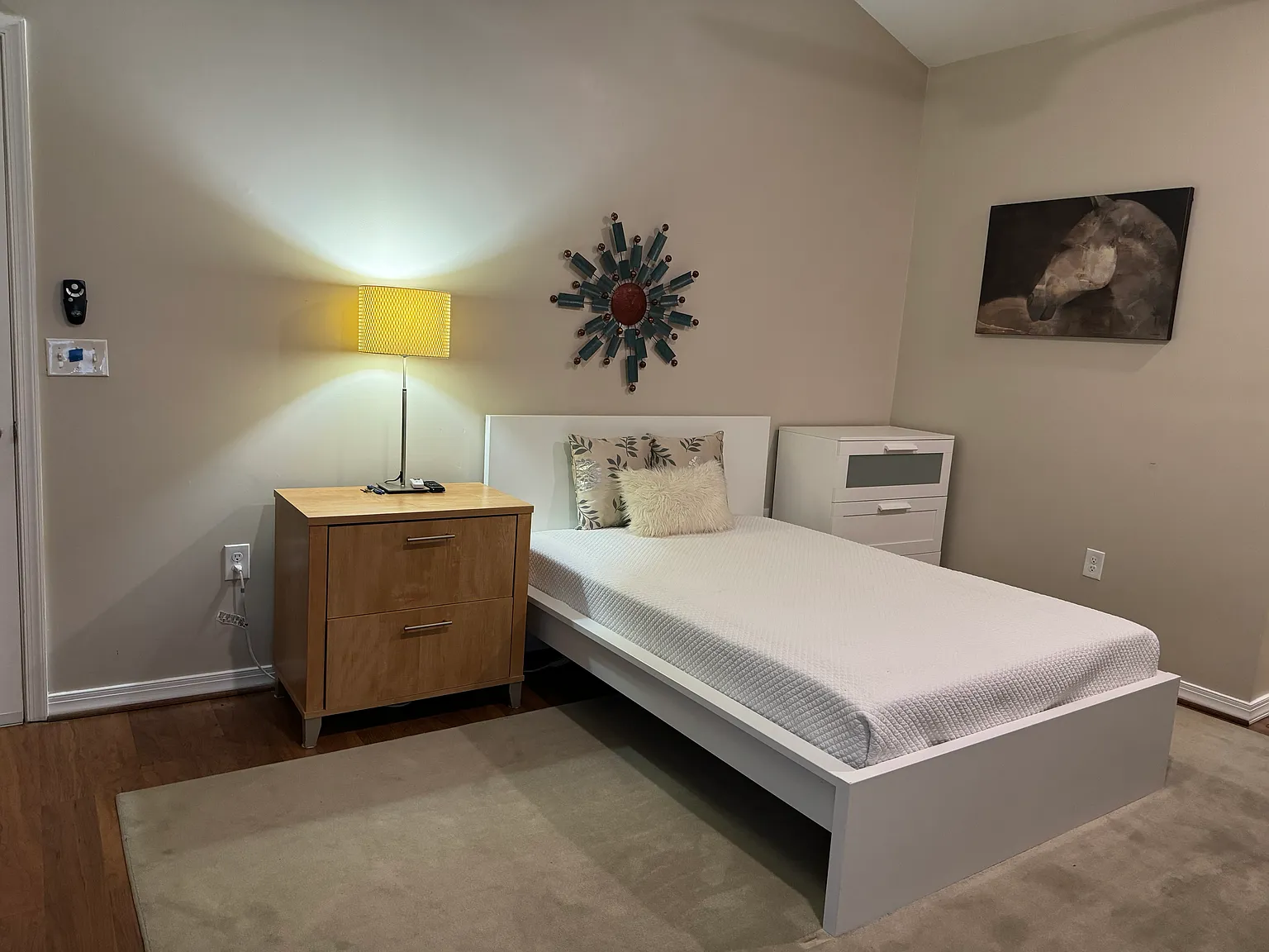 1 bed, 325 sqft, $1,050 — Photo 2