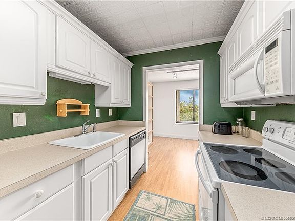 3rd image of 5393 SE Miles Grant Rd #207