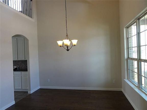 3rd image of 1924 Fair Parke Ln