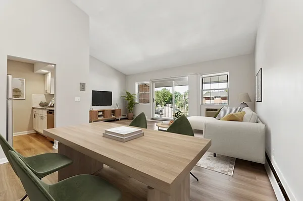 Eagle Rock Apartments at Framingham — Photo 2