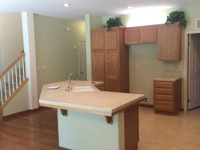 604 Vermillion Dr — Photo 8