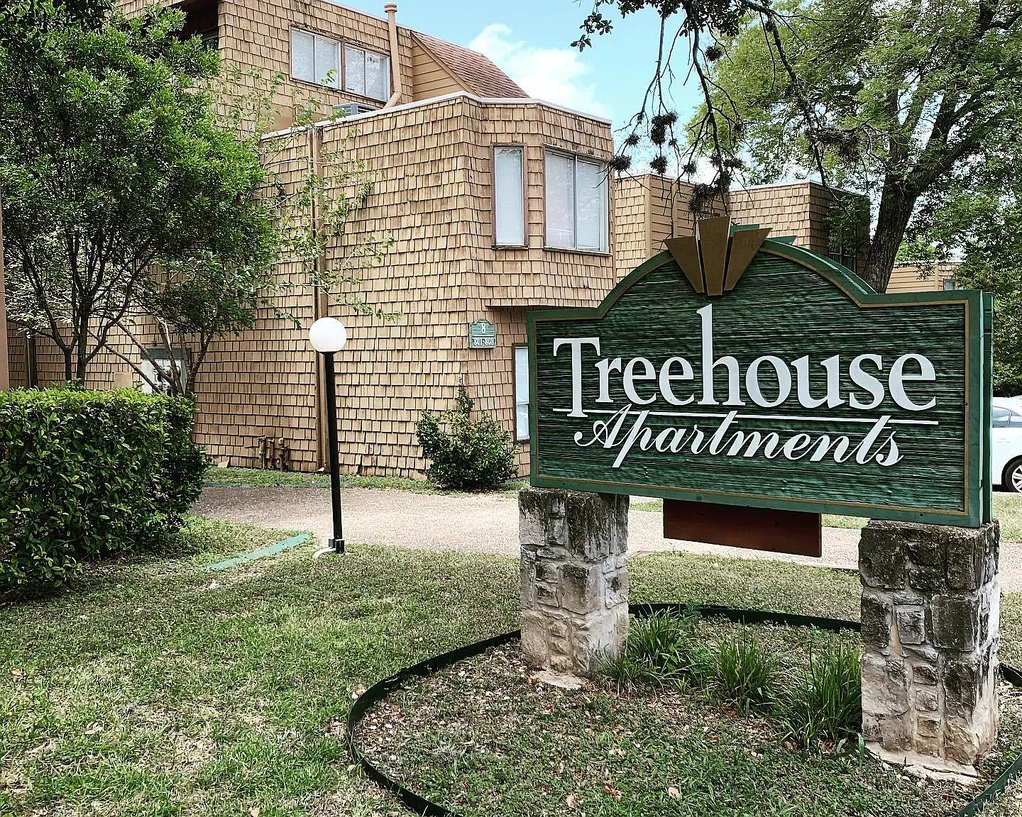 Treehouse Apartments — Photo 1