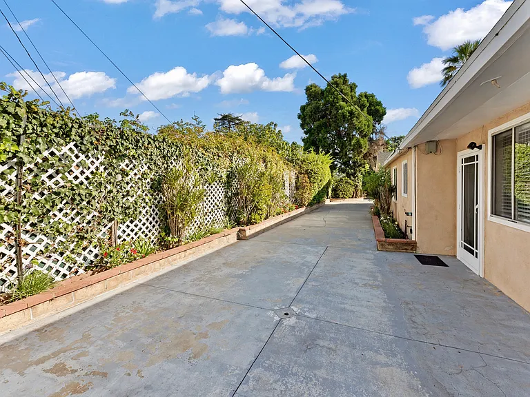 2423 San Pasqual St — Photo 5