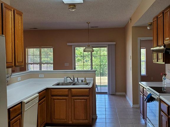 4th image of 103 Deerwood Dr