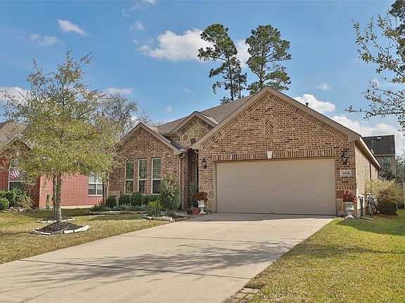 Lovely Curb Appeal!!