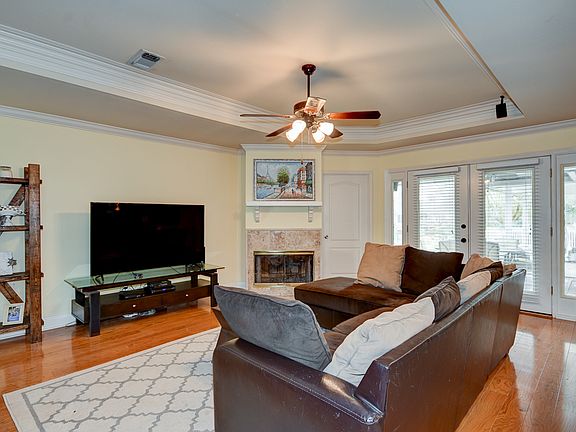 4th image of 38097 Eastlake Dr