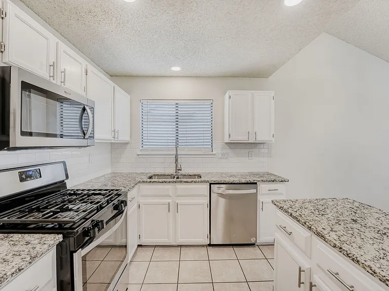 11922 Meadowfire Dr — Photo 6