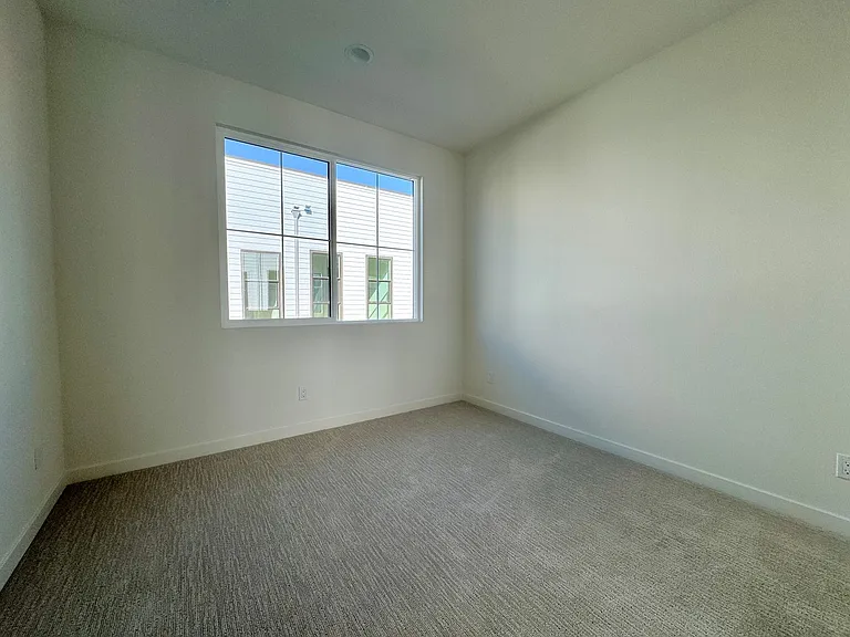2543 Elderberry Ln — Photo 38