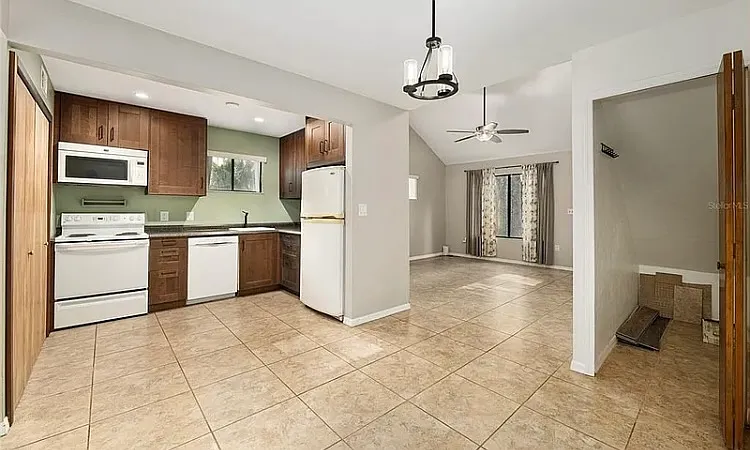 3468 NW 37th Ave — Photo 8