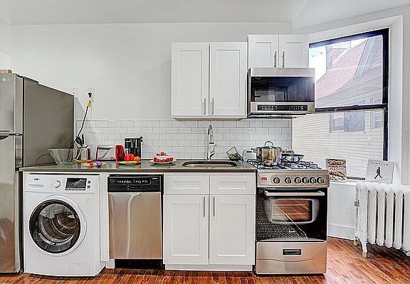 2nd image of 723 E 5th St APT 6B