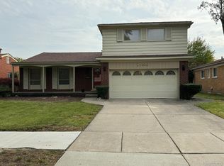 24550 Oneida Blvd, Oak Park, MI 48237