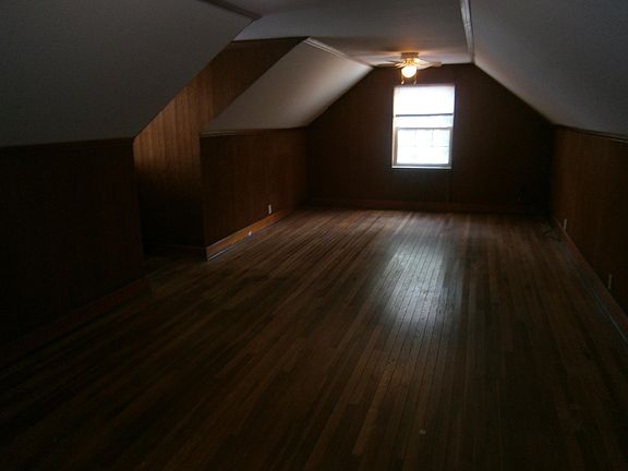 3rd image of 821 Forest Grove Ave
