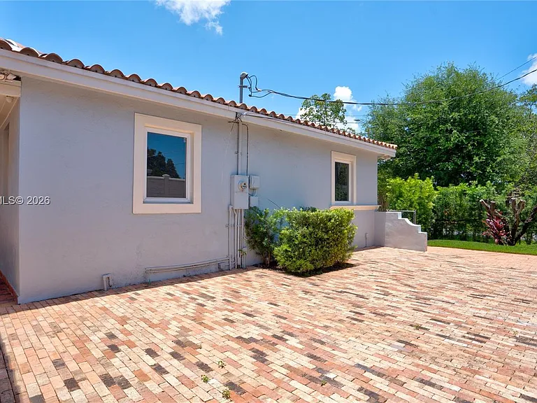 500 SW 51st Ct — Photo 11