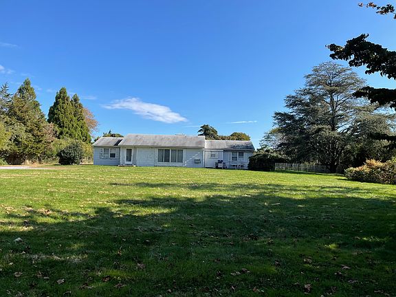 4th image of 574 Halsey Neck Ln