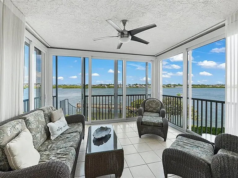 Magnificent Intra-Coastal Waterway views from a hurricane rated enclosed lanai!