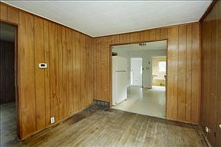 4th image of 5282 Collingwood Ave