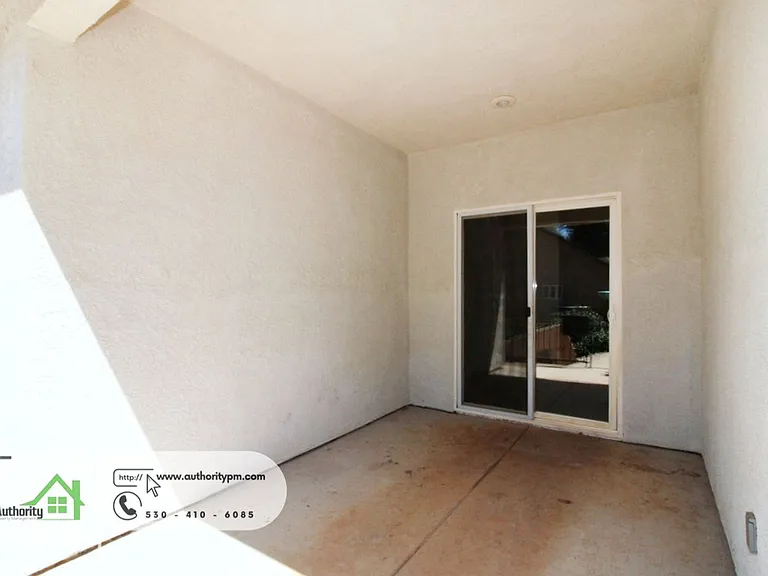 2279 Wicklow St — Photo 31