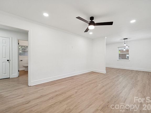 2nd image of 5423 Lantana Ave