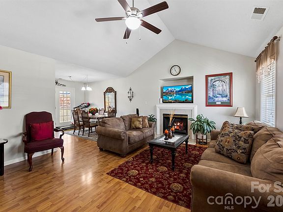 4th image of 708 Peregrine Ct