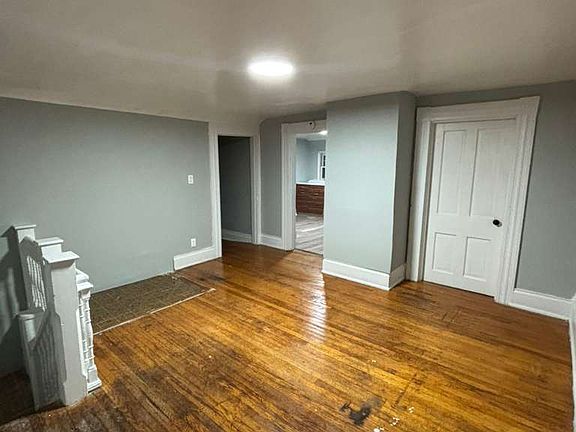 3rd image of 371 N Mulberry St #2