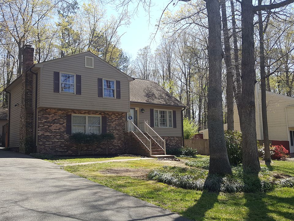 Front of house from driveway