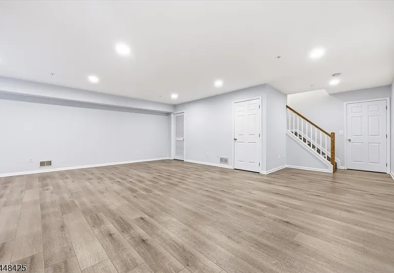 604 Knollwood Ct — Photo 16