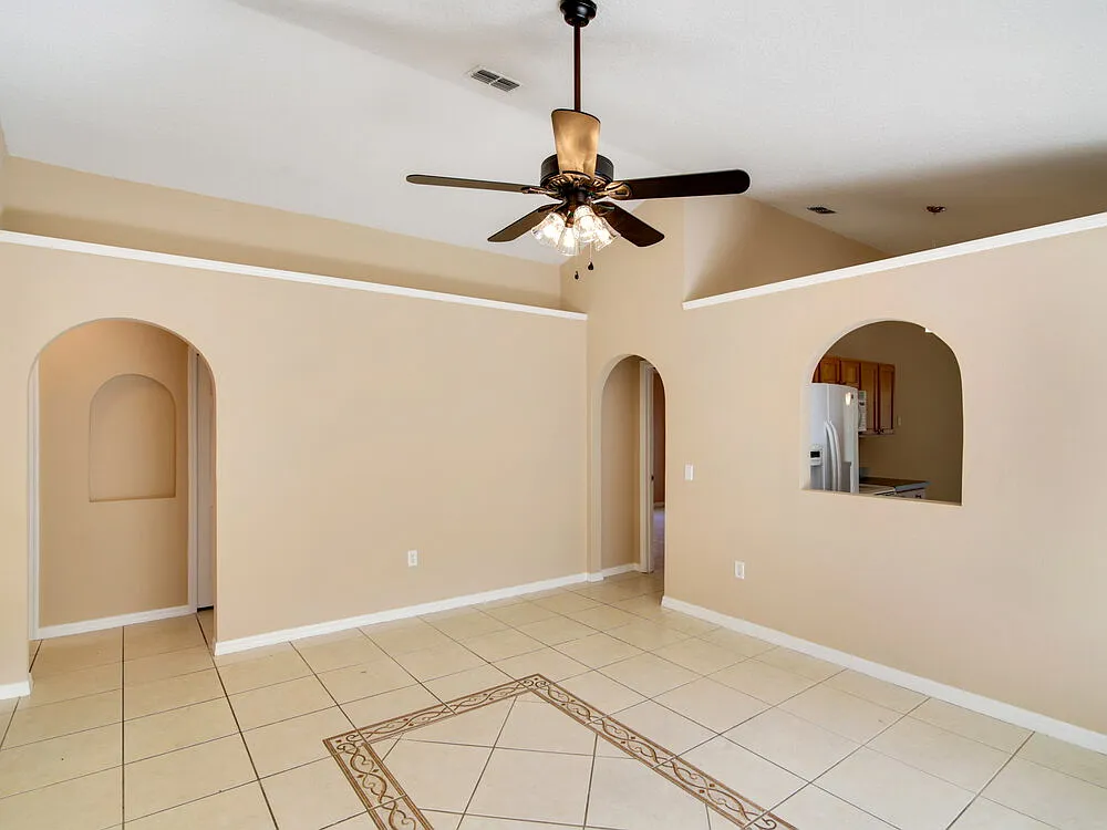 3 bed, 2.0 bath, 1292 sqft, $2,175 — Photo 2