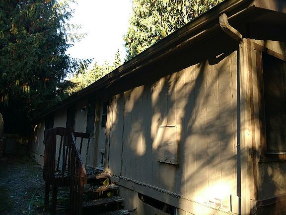 5th image of 8265 NE Beachwood Ave