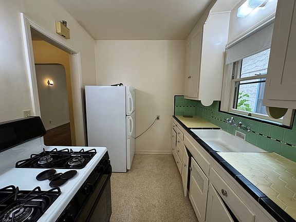5th image of 1358 N Wishon Ave