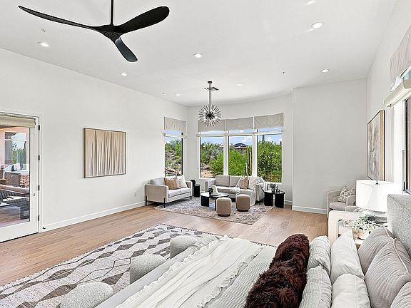Master Bedroom Sitting area