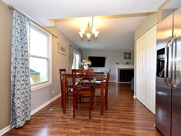 5th image of 410 Essex Pl