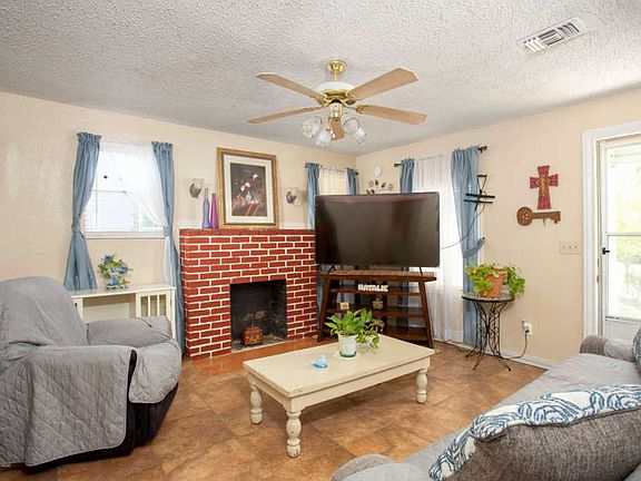 5th image of 1006 S Mississippi St