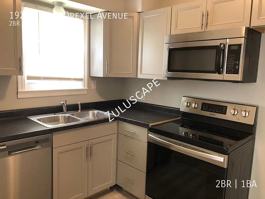 1924 N. Drexel / Newly Renovated 2 bedroom 1 bathroom — Photo 4