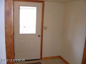 REAR ENTRYWAY