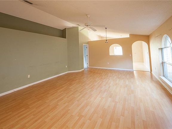 3rd image of 5843 Lake Front Dr