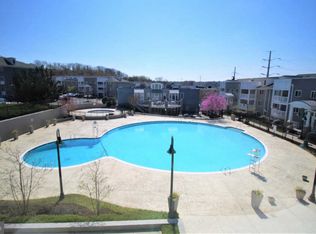 4171 S 4 Mile Run Dr UNIT B, Arlington, VA 22204