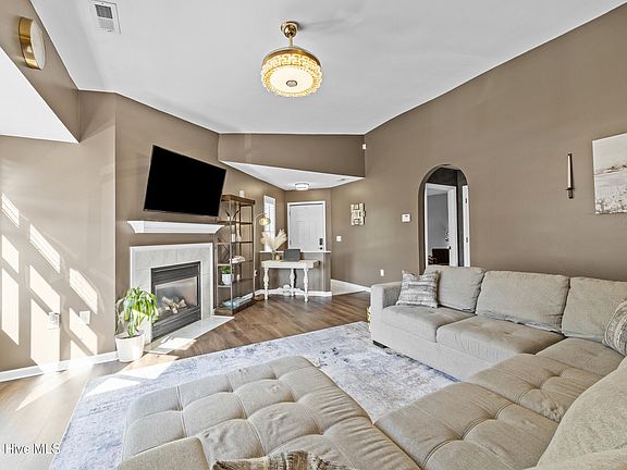 5th image of 4156 Breezewood Drive #204