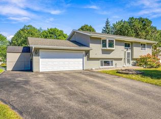 1721 Deerwood Dr, Eagan, MN 55122