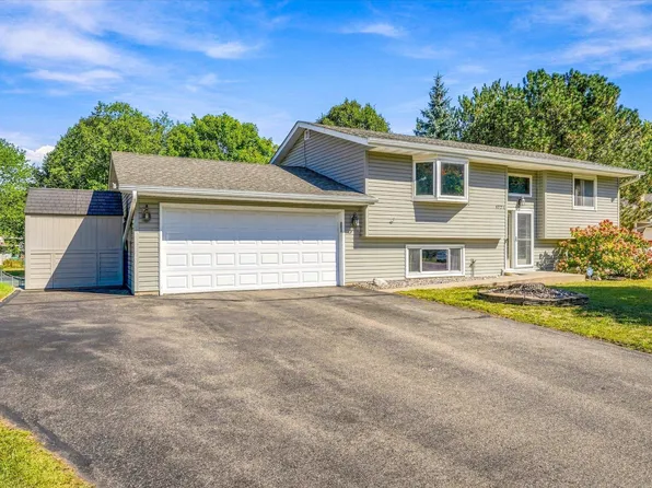 1721 Deerwood Dr, Eagan, MN 55122
