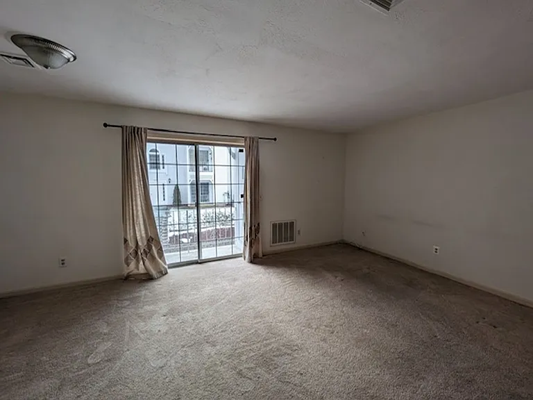 28 James St — Photo 11