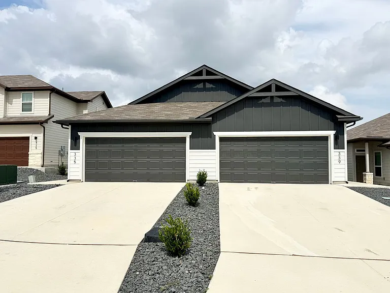 339 Nespral Dr — Photo 2